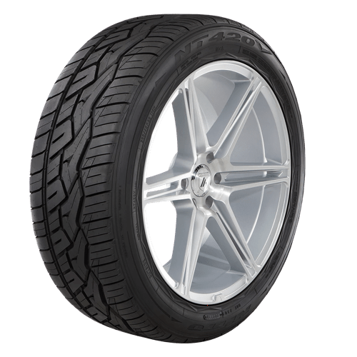 NT420V LT305/55R20 125/122S F 33.2